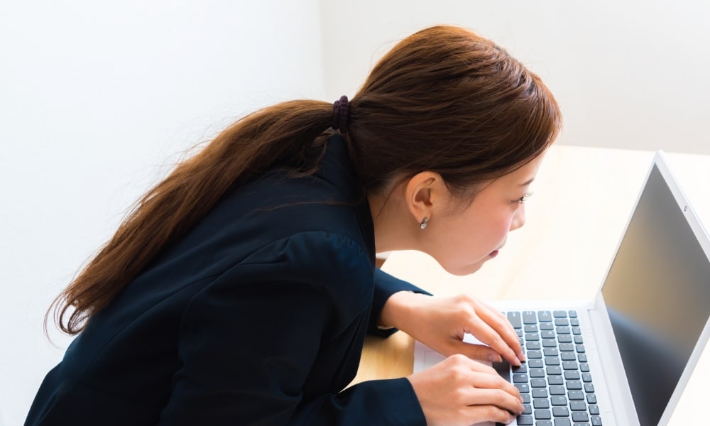 前傾姿勢が原因の骨盤の歪み