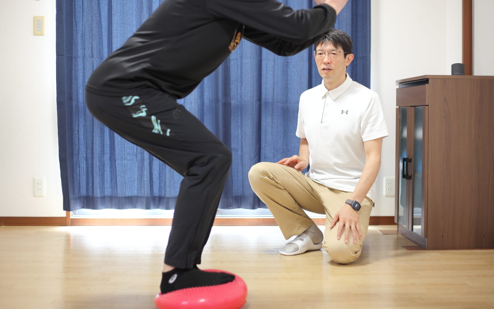 バランストレーニングをする佐野市かみおか治療院