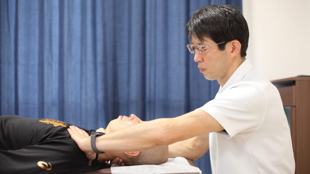 肩こりへのマッサージ