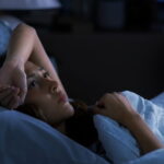 不眠で悩む女性